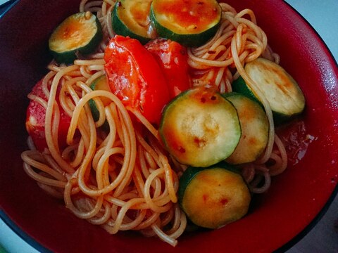 ズッキーニとトマトのもちもちケチャップパスタ